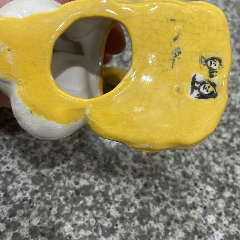 Vintage Ceramic Bunny with Yellow Basket - Picture 5 of 6